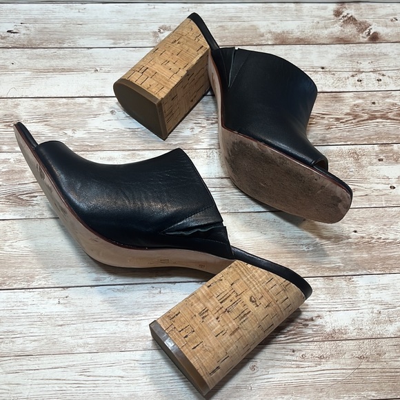 Cole Haan Black Open Toe 4” Cork Block Heel Mules Size 8-1/2B - Picture 2 of 9
